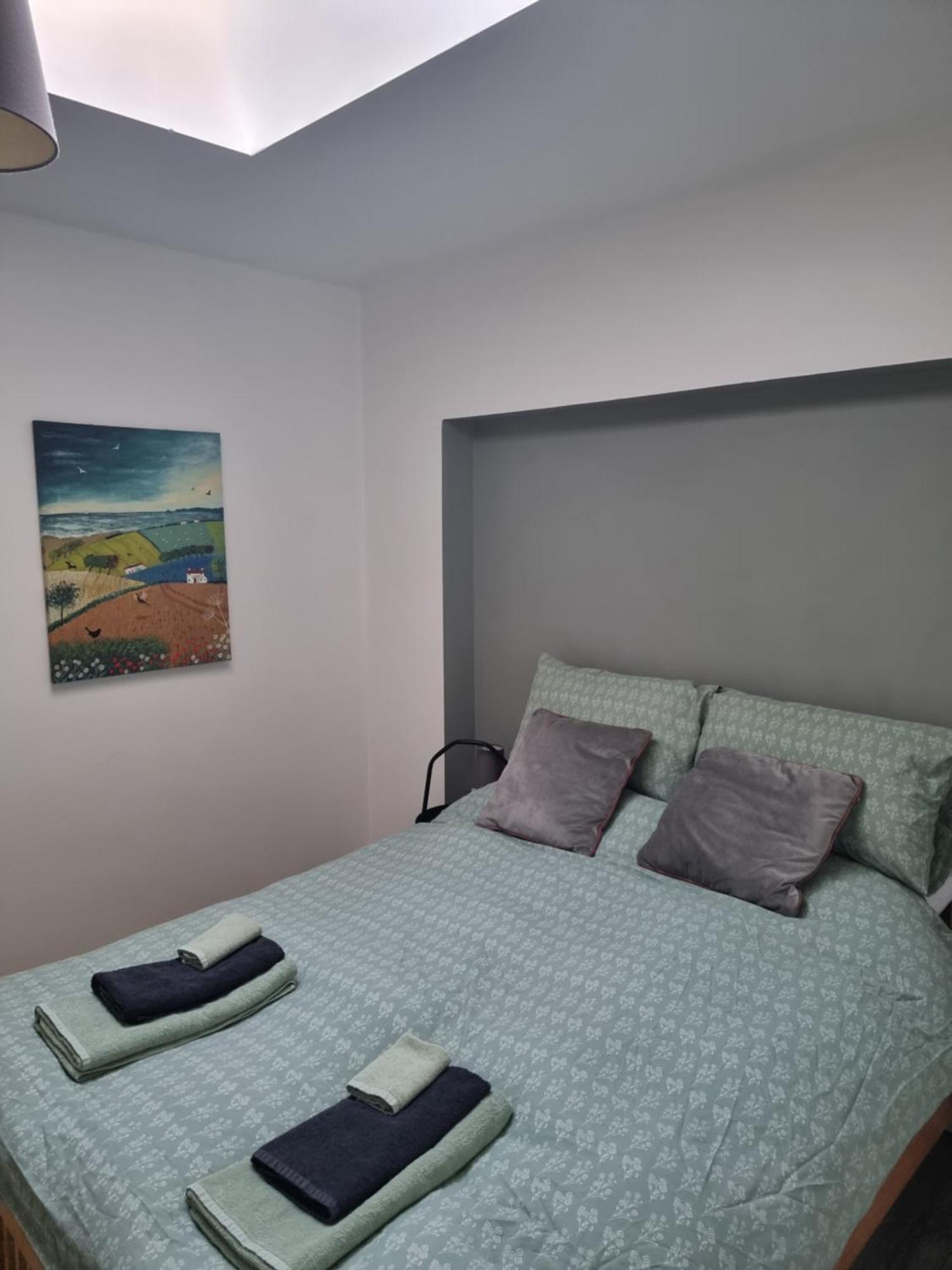 Spacious Curragh 2-Bed Apartment With Own Entrance Brownstown ภายนอก รูปภาพ
